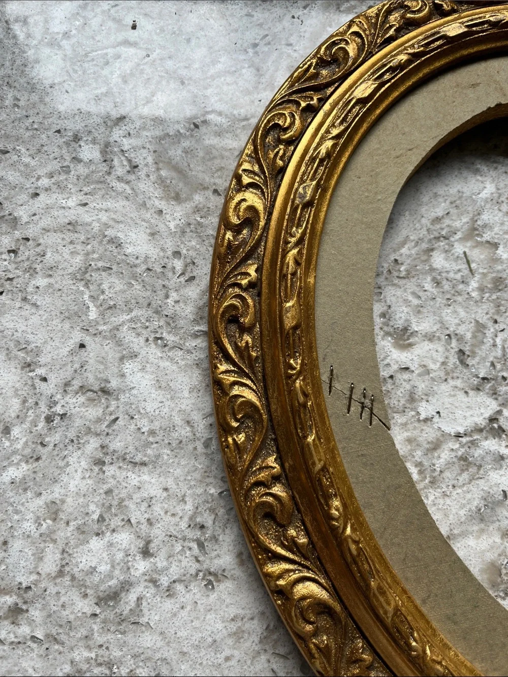 Vintage 1970s Ornate Gold painted Oval Wooden Picture Frame 8x10